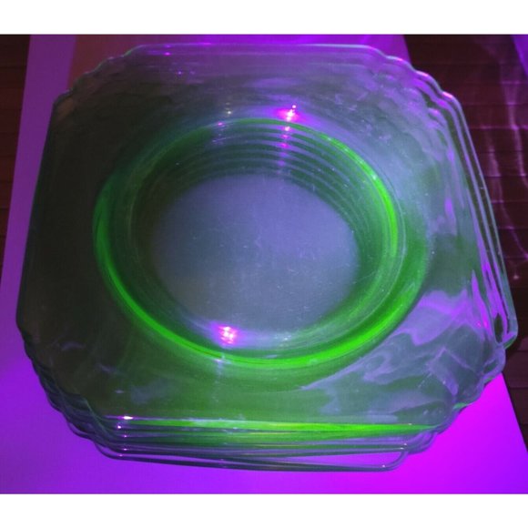 Vintage Green Depression Uranium Vaseline Glass 7x1/2" Plate Rounded Corners - Picture 9 of 10